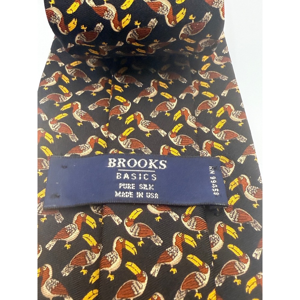 Brooks Brothers Basics Mens Silk Tie Navy Blue Toucan Bird Print Made in USA
